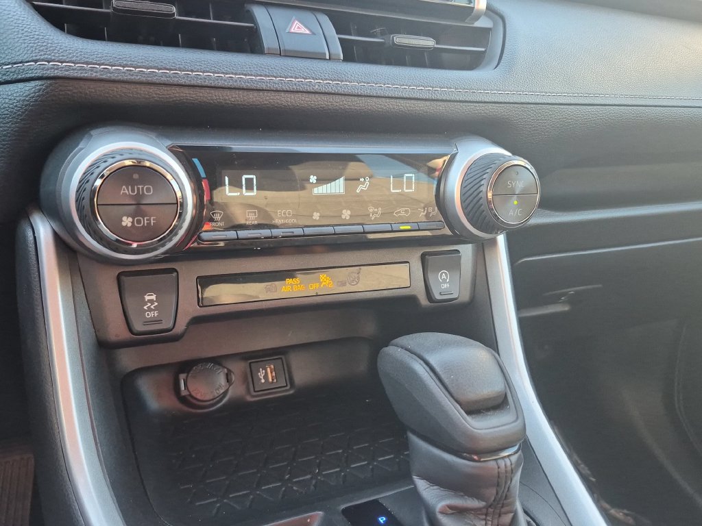 Used 2024 Toyota RAV4 XLE AWD/4WD image 22