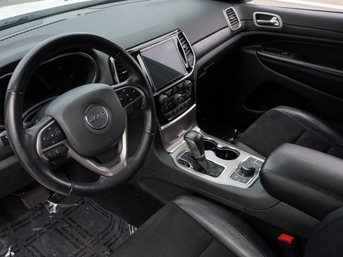 Used 2022 Jeep Grand Cherokee Laredo X image 2