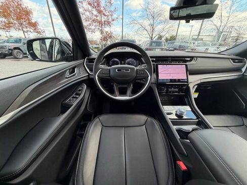 New 2025 Jeep Grand Cherokee Limited image 13
