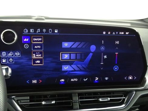 Used 2025 Chevrolet Equinox EV LT image 31