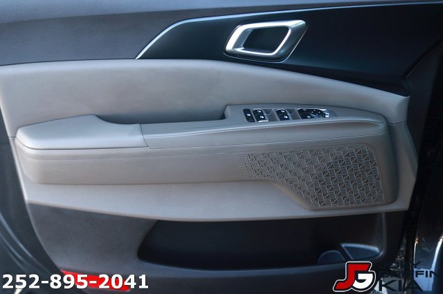 Certified 2026 Kia Carnival FWD image 10