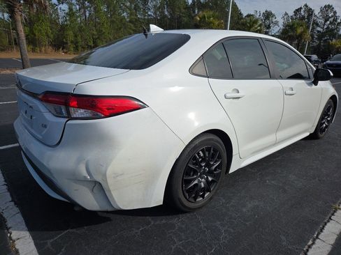 Used 2021 Toyota Corolla LE image 5