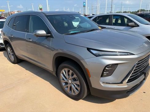 Used 2025 Buick Enclave Preferred FWD image 17