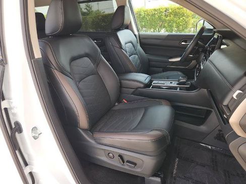 Certified 2025 Nissan Pathfinder Platinum w/ Cargo Package FWD image 17