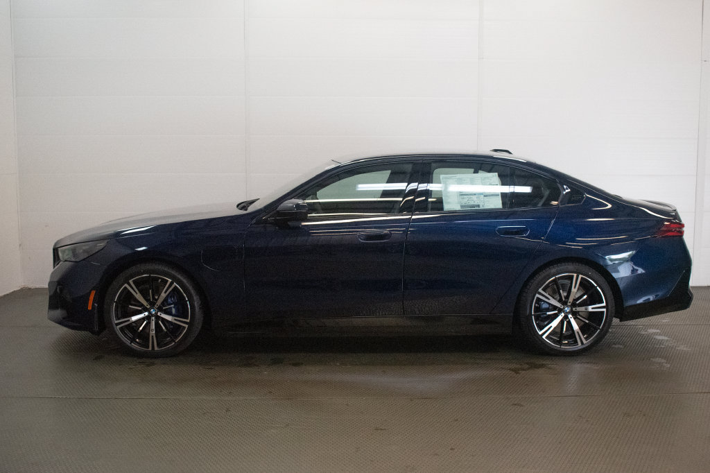 New 2027 BMW 550e xDrive w/ Premium Package AWD/4WD image 7