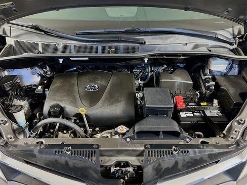 Used 2020 Toyota Sienna LE image 25