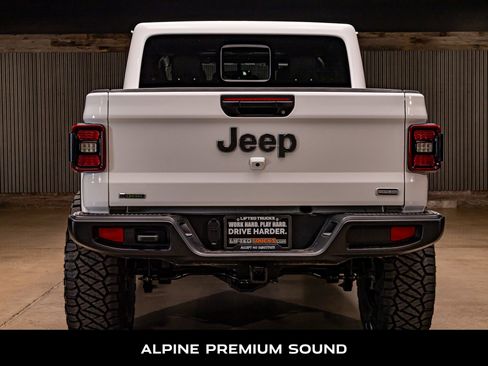 Used 2022 Jeep Gladiator Overland w/ Popular Equipment Package image 8