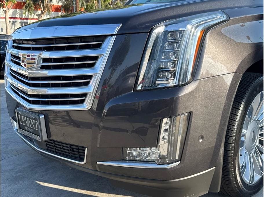 Used 2017 Cadillac Escalade Platinum AWD/4WD image 10