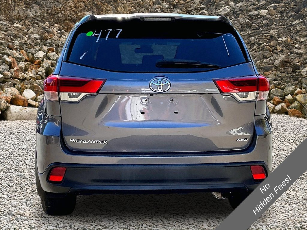 Used 2019 Toyota Highlander LE AWD/4WD image 3