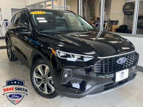 Used 2024 Ford Escape Platinum image 1