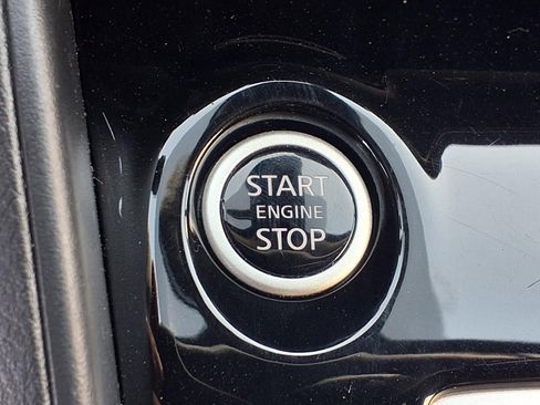 Used 2025 Nissan Versa SV image 6