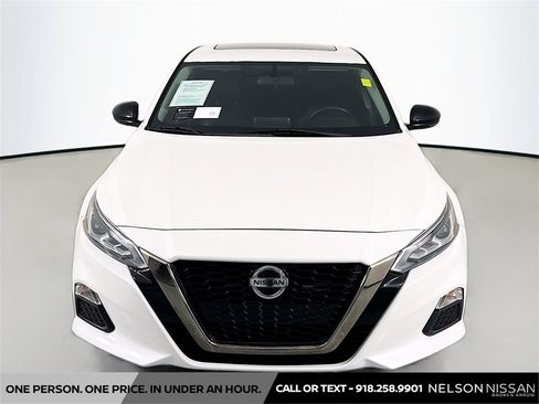 Used 2019 Nissan Altima 2.5 SR w/ SR Premium Package image 2