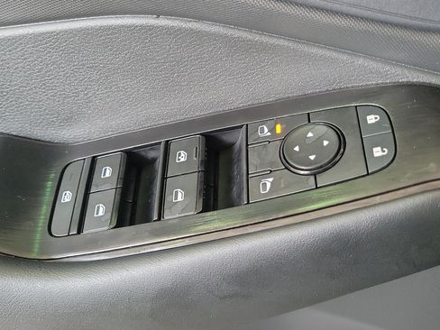Used 2025 Nissan Rogue S FWD image 27