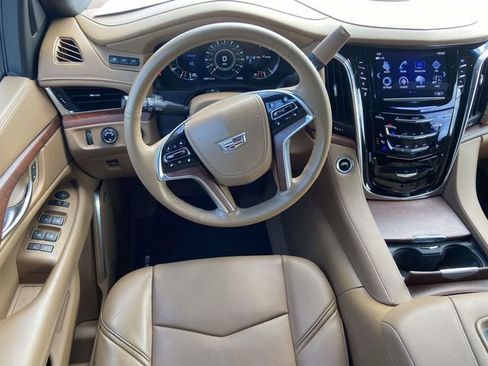 Used 2017 Cadillac Escalade Platinum AWD/4WD image 11