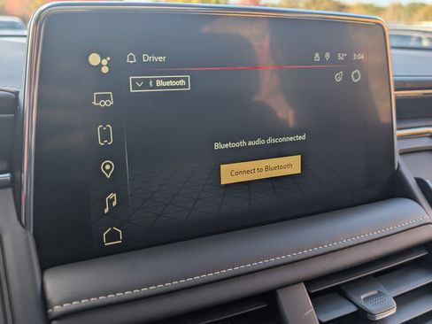 Used 2023 GMC Yukon SLT w/ SLT Luxury Package image 30