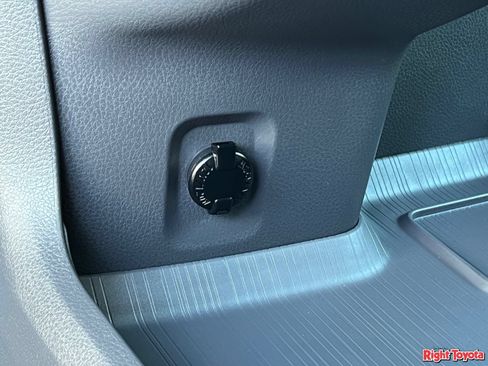 Certified 2024 Toyota Sienna XLE FWD image 30