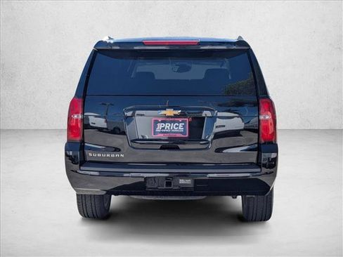 Used 2017 Chevrolet Suburban LT image 7