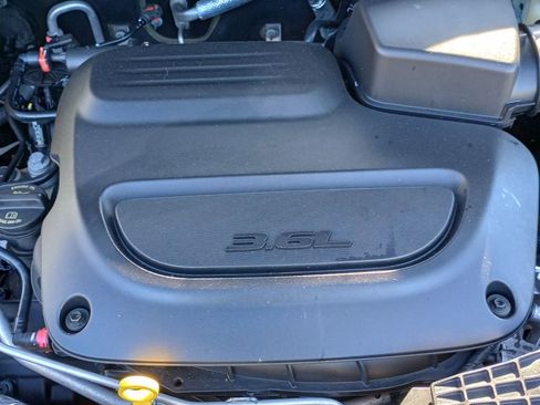 Used 2020 Chrysler Voyager Lxi image 26