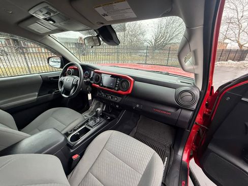 Used 2020 Toyota Tacoma SR image 14