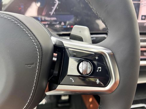 Used 2025 BMW 740i w/ Premium Package image 11