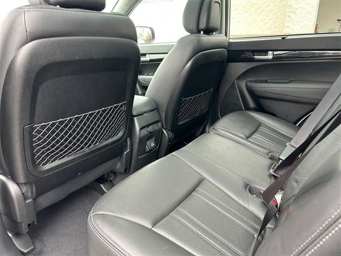 Used 2015 Kia Sorento SX image 16