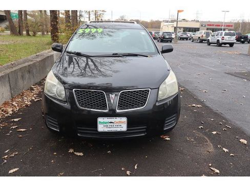 Used 2010 Pontiac Vibe w/ Sun And Sound Package image 3