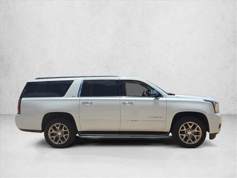 Used 2018 GMC Yukon XL SLT w/ Open Road Package RWD image 4