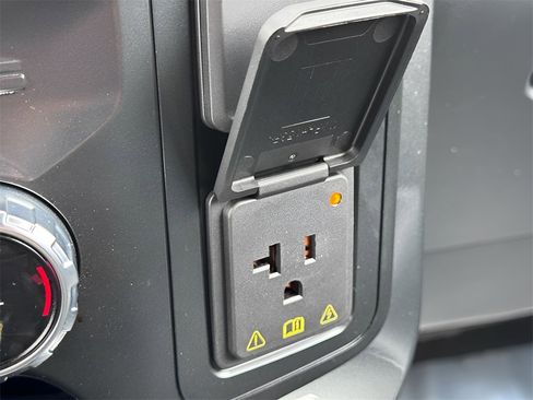 Used 2022 Ford F150 Lariat w/ Equipment Group 502A High image 19