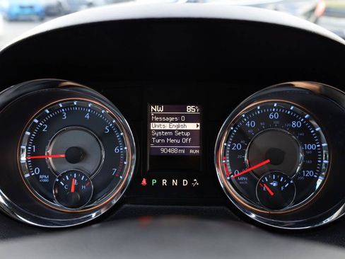 Used 2015 Chrysler Town & Country Limited Platinum FWD image 10