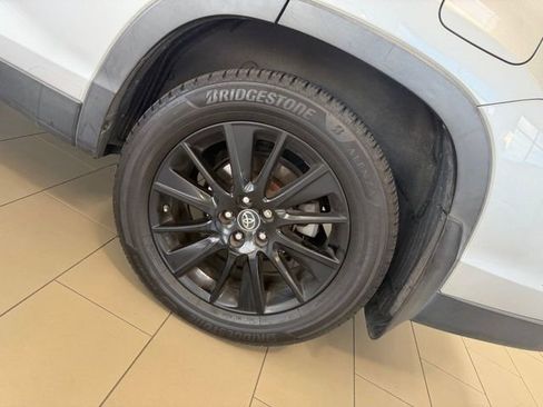 Used 2019 Toyota Highlander SE image 3