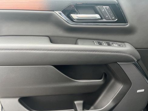 New 2026 GMC Yukon XL Denali image 13