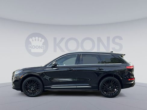 Used 2022 Lincoln Corsair Reserve w/ Luxury Package AWD/4WD image 2