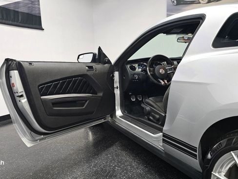 Used 2012 Ford Mustang Coupe RWD image 9
