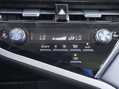 Certified 2022 Toyota Camry SE image 17