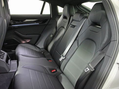 Certified 2025 Porsche Panamera 4 image 34