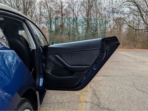 Used 2023 Tesla Model 3 Standard Range RWD image 12