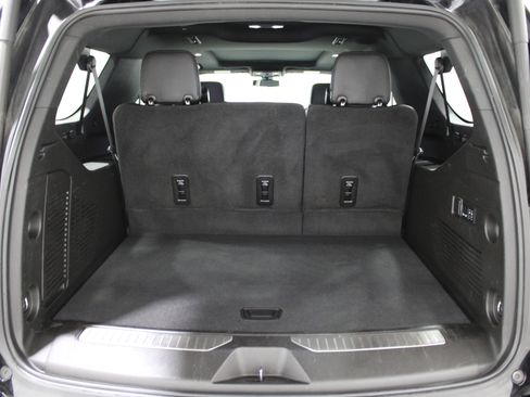 Used 2022 Chevrolet Suburban RST w/ Luxury Package image 26