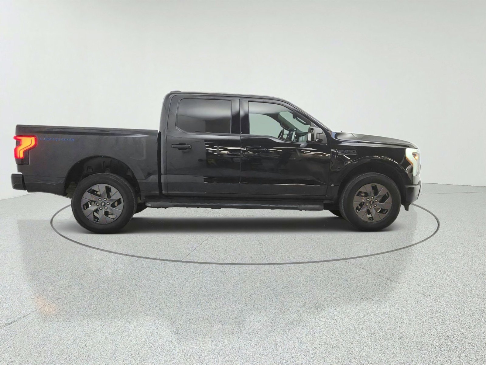 Used 2022 Ford F150 Lightning Lariat w/ Equipment Group 511A High AWD/4WD image 4