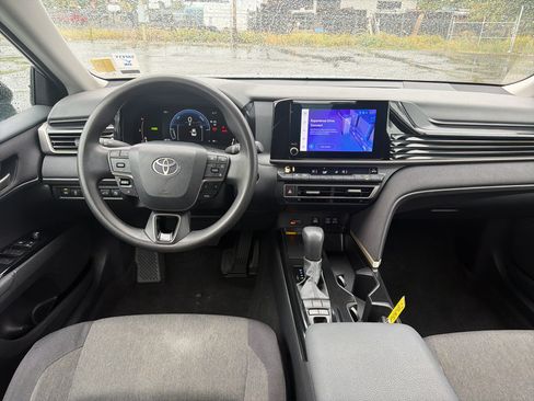 Used 2025 Toyota Camry LE FWD image 18