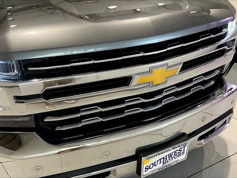 Used 2022 Chevrolet Silverado 1500 LTZ w/ LTZ Premium Package AWD/4WD image 35