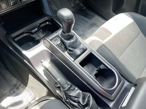 Used 2022 Toyota Tacoma TRD Sport w/ Technology Package RWD image 17