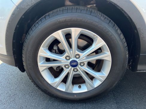 Used 2018 Ford Escape SE FWD image 11