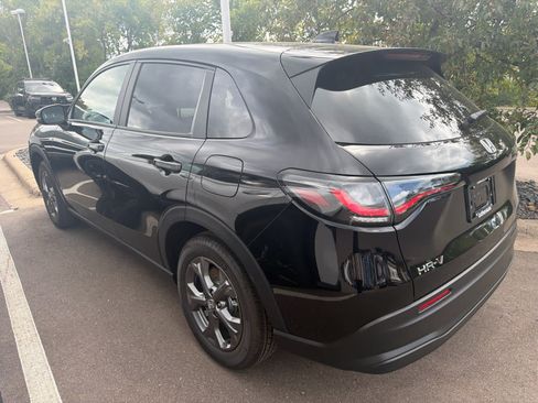Used 2027 Honda HR-V LX image 6