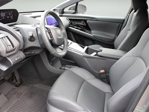 Used 2025 Toyota bZ4X AWD image 8