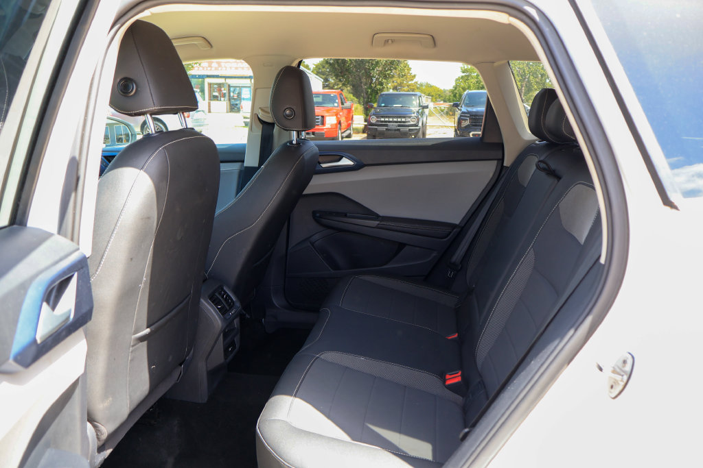 Used 2024 Volkswagen Taos SE FWD image 9