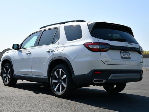 Used 2025 Honda Pilot Touring image 5