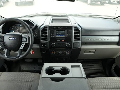 Used 2017 Ford F250 XLT AWD/4WD image 5