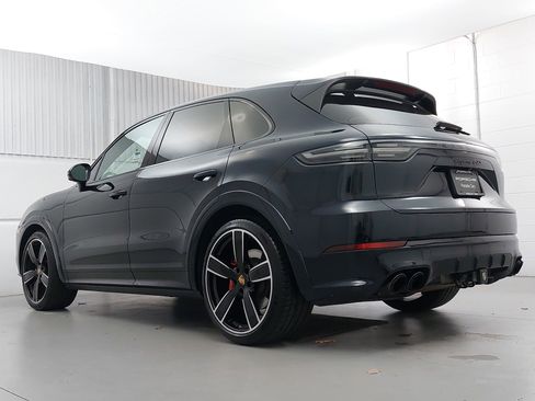 Certified 2021 Porsche Cayenne GTS image 3