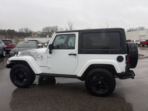 Used 2017 Jeep Wrangler Sahara image 8