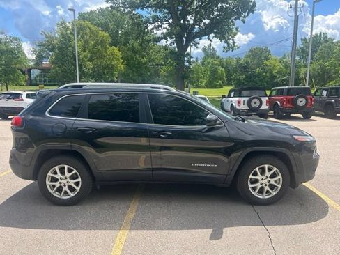 Used 2015 Jeep Cherokee Latitude AWD/4WD image 6
